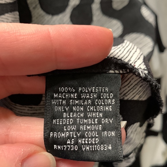 Mossimo (size L) Black and Gray Sleeveless, Razor back Top - Picture 8 of 8